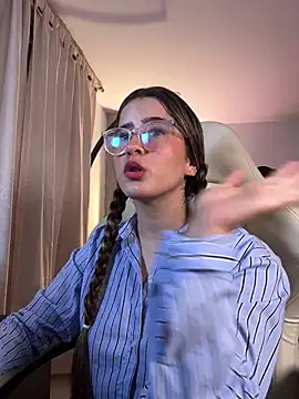 Snapshot of Stormiie777 chatting on February 3, 2026, 1:37 am Stormiie777 online show from February 3, 2026, 1:37 am