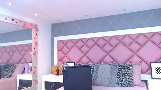 DanielaDuff online show from March 6, 2026, 7:21 pm