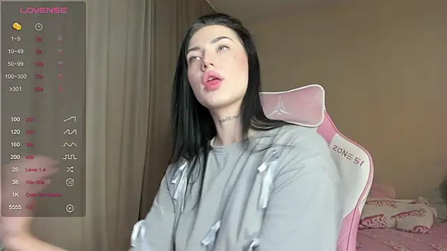 JenniferQueen11 online show from January 23, 2025, 11:15 am