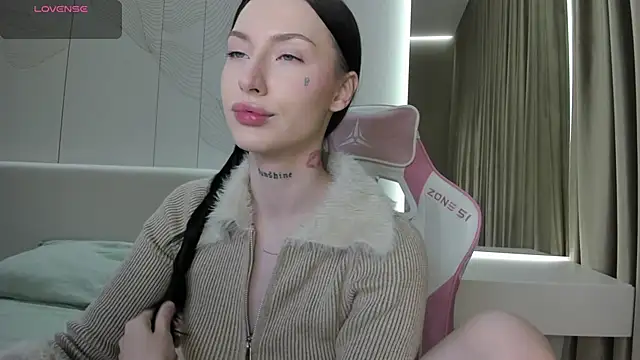 JenniferQueen11 online show from May 22, 2026, 8:03 pm