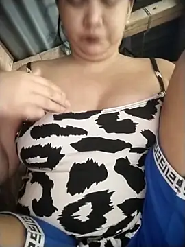 milkytitsmom4u online show from March 18, 2026, 6:11 pm