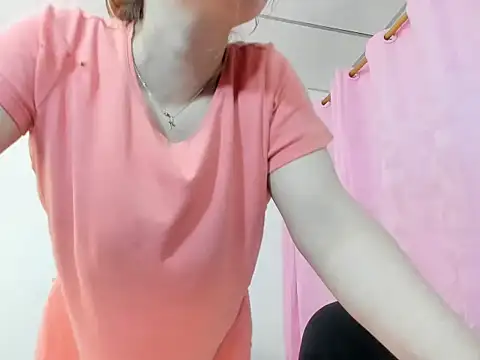 lorenitabella online show from September 13, 2025, 9:14 pm