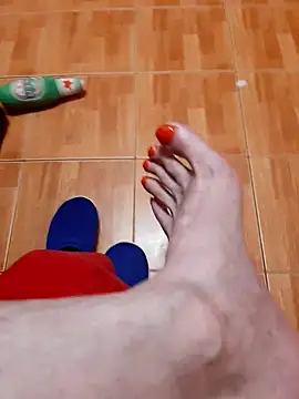 Snapshot of feet_toes chatting on October 14, 2025, 8:20 pm feet toes online show from October 14, 2025, 8:20 pm