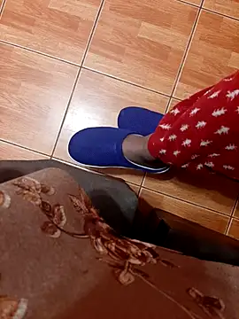 feet toes online show from November 24, 2025, 6:02 am