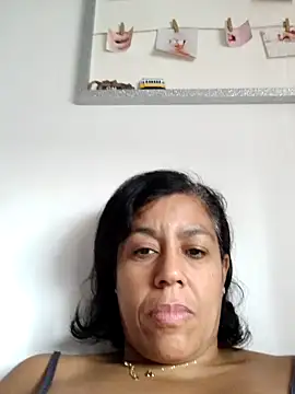 Snapshot of Molly_newman6 chatting on October 5, 2025, 9:40 am Molly newman6 online show from October 5, 2025, 9:40 am