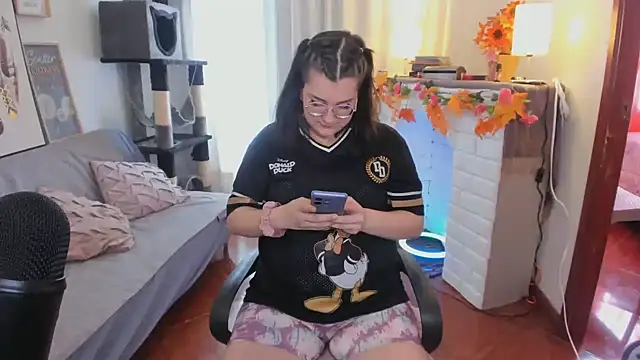 HunnyyLove online show from September 8, 2025, 4:39 pm