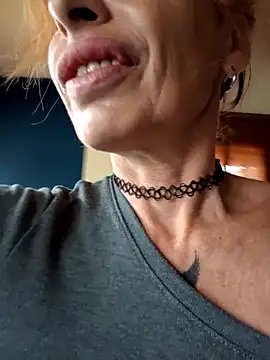 FrozenWaffle online show from September 21, 2025, 3:13 pm