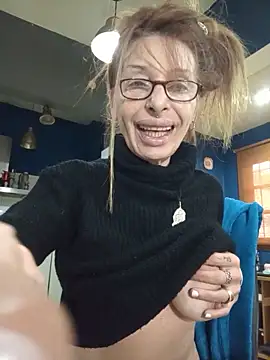 FrozenWaffle online show from June 10, 2026, 4:39 pm