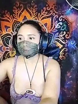  Shimmerlyn  online show from March 11, 2025, 4:40 pm