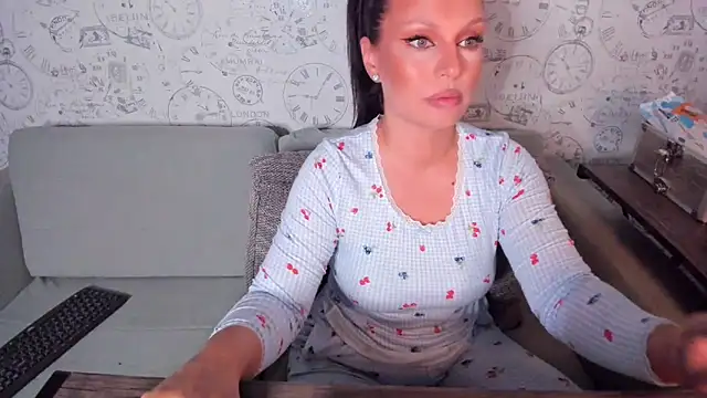 LondonBadGirl online show from June 8, 2026, 8:42 pm
