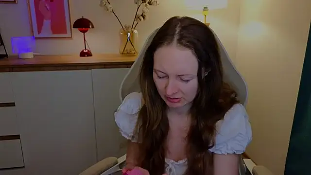 freya nilsson online show from December 8, 2024, 3:45 pm