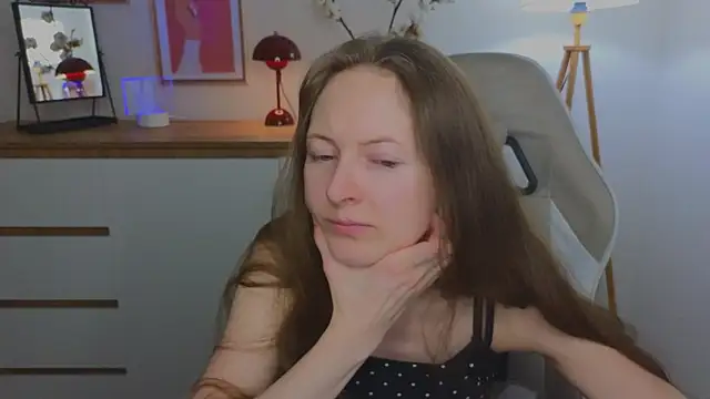 freya nilsson online show from December 17, 2024, 3:39 pm