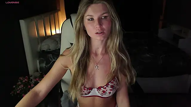 AngelMiaM online show from January 29, 2025, 8:04 pm