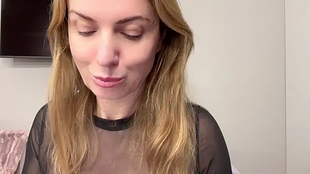 RachellAmazing online show from February 13, 2025, 9:17 pm