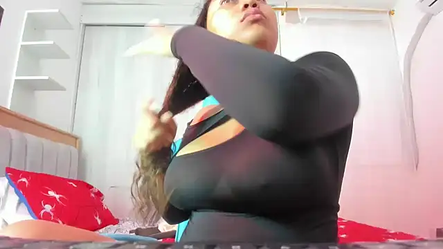 Lunastar02 online show from October 27, 2025, 1:26 pm