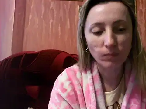 Snapshot of Biddy_Alana chatting on December 9, 2024, 8:22 am Biddy Alana online show from December 9, 2024, 8:22 am