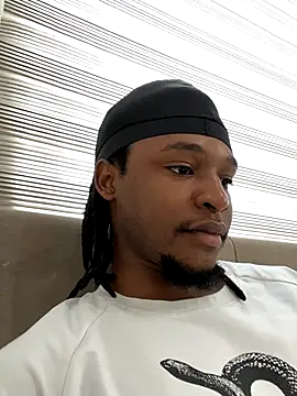 Snapshot of finefinance chatting on October 25, 2025, 5:04 am finefinance online show from October 25, 2025, 5:04 am