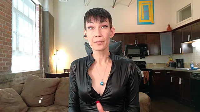 EveEnigma online show from September 26, 2025, 3:38 pm