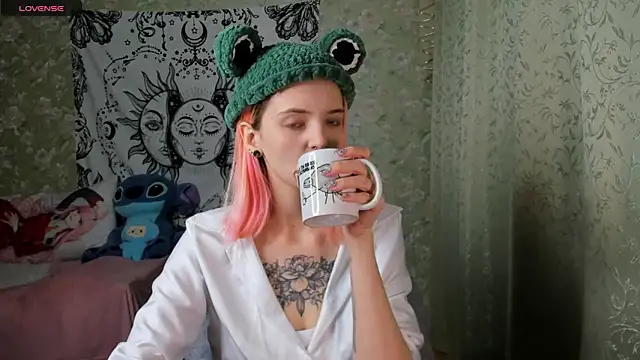 Cutie Adelia online show from January 7, 2025, 1:03 pm