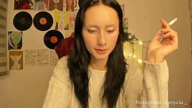 bellaa-w online show from March 22, 2025, 1:00 am