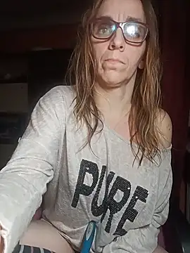 Dettybitch40 online show from December 19, 2025, 7:21 pm