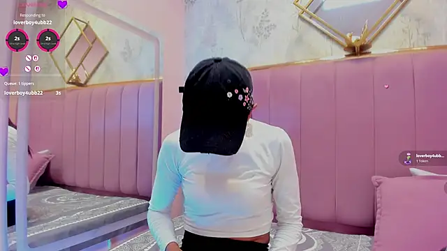 HannaPetit online show from April 15, 2026, 7:21 pm