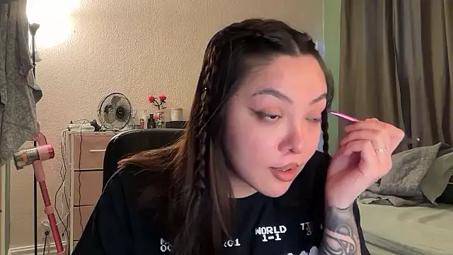 nativepumpkin95 online show from December 15, 2025, 6:56 pm