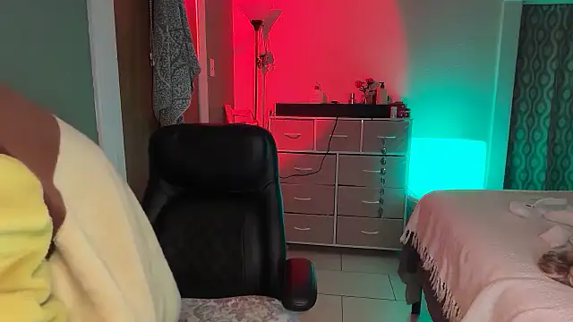 nativepumpkin95 online show from April 4, 2026, 4:00 am