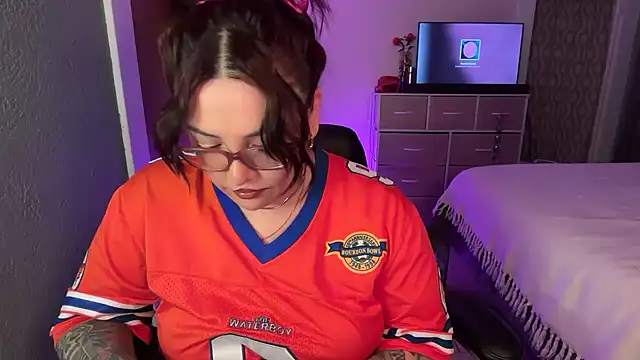 nativepumpkin95 online show from April 10, 2026, 2:17 am