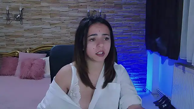 Snapshot of PlayfulElla chatting on December 6, 2024, 9:10 am PlayfulElla online show from December 6, 2024, 9:10 am