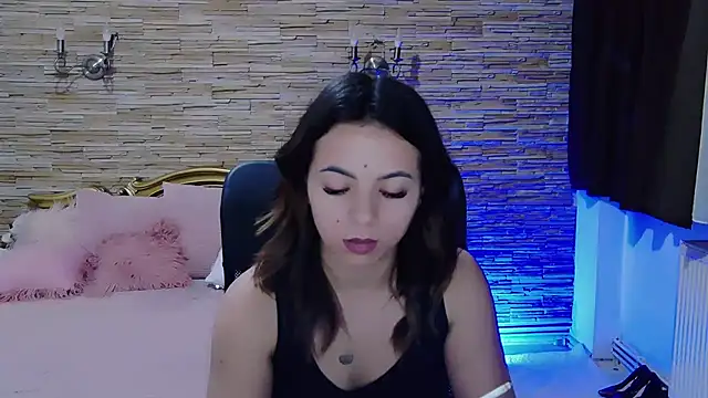 Snapshot of PlayfulElla chatting on December 15, 2024, 6:40 am PlayfulElla online show from December 15, 2024, 6:40 am