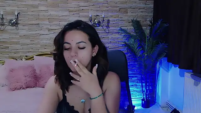 Snapshot of PlayfulElla chatting on December 16, 2024, 3:00 pm PlayfulElla online show from December 16, 2024, 3:00 pm