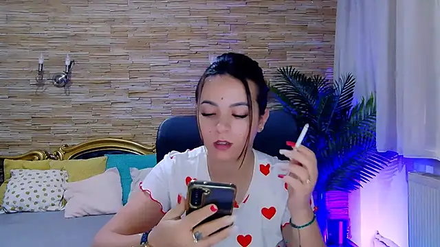 Snapshot of PlayfulElla chatting on February 21, 2025, 11:44 am PlayfulElla online show from February 21, 2025, 11:44 am