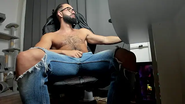 liamaesthetic online show from November 8, 2025, 8:36 am