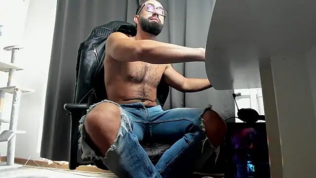 liamaesthetic online show from November 22, 2025, 8:57 am