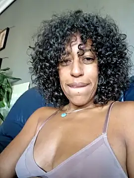 Snapshot of Goldenlace chatting on October 11, 2025, 10:03 am Goldenlace online show from October 11, 2025, 10:03 am