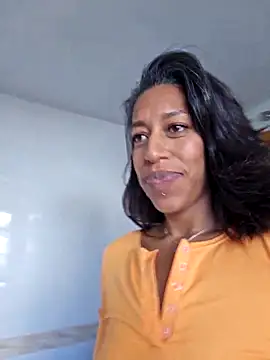 Snapshot of Goldenlace chatting on October 15, 2025, 12:38 pm Goldenlace online show from October 15, 2025, 12:38 pm