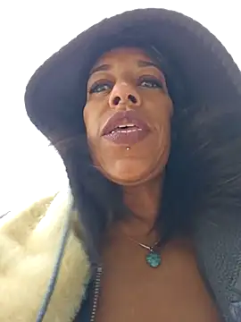 Snapshot of Goldenlace chatting on November 24, 2025, 9:53 am Goldenlace online show from November 24, 2025, 9:53 am