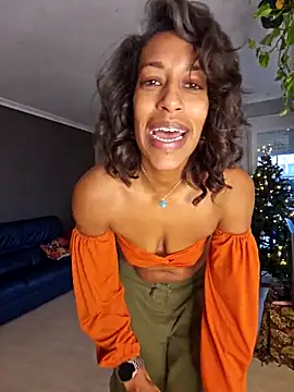 Snapshot of Goldenlace chatting on December 19, 2025, 9:27 am Goldenlace online show from December 19, 2025, 9:27 am