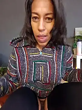 Snapshot of Goldenlace chatting on February 17, 2026, 9:39 am Goldenlace online show from February 17, 2026, 9:39 am