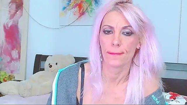 HoneyLara online show from October 12, 2025, 7:13 pm