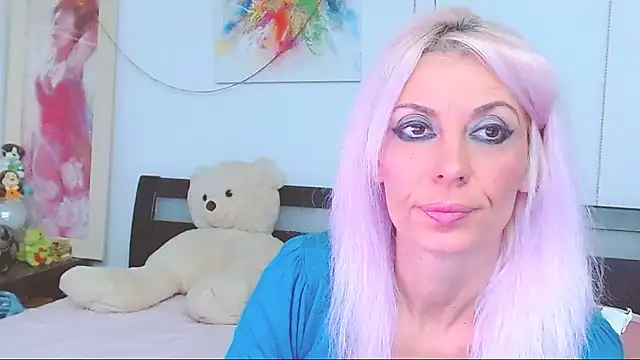 HoneyLara online show from October 17, 2025, 8:55 pm