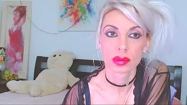 HoneyLara online show from January 11, 2026, 11:43 pm