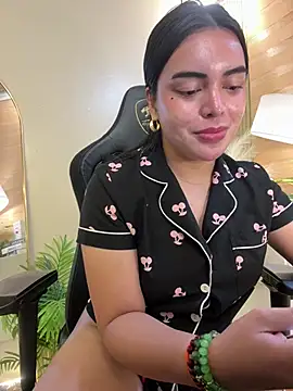 HotstuffCherrySummer online show from February 11, 2025, 1:09 pm