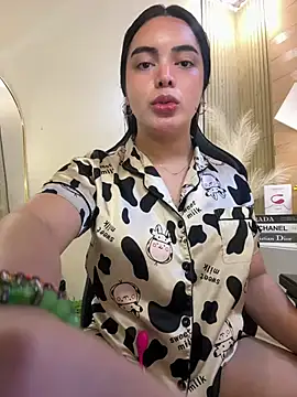 HotstuffCherrySummer online show from February 26, 2025, 6:15 am