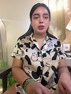 HotstuffCherrySummer online show from February 26, 2025, 9:21 am