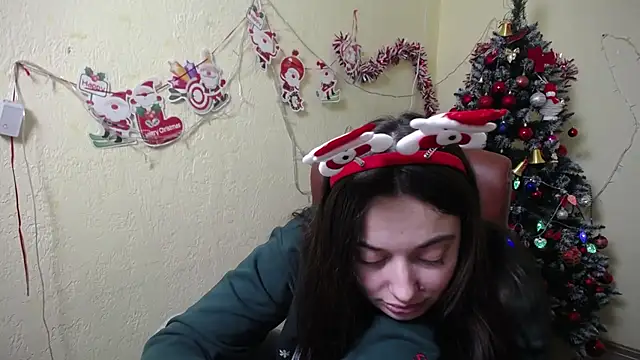 Snapshot of MilanaPrice chatting on December 21, 2024, 12:53 am MilanaPrice online show from December 21, 2024, 12:53 am