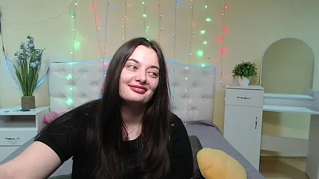Snapshot of MilanaPrice chatting on January 23, 2025, 3:37 am MilanaPrice online show from January 23, 2025, 3:37 am