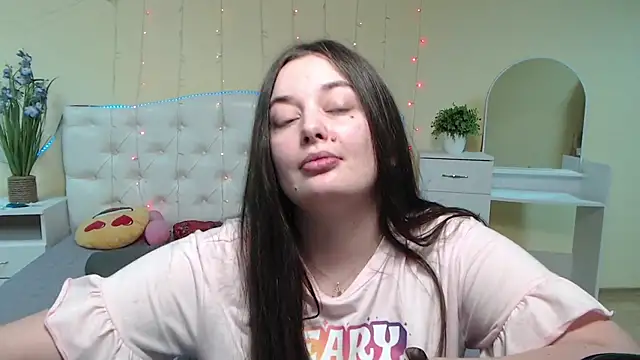 Snapshot of MilanaPrice chatting on January 29, 2025, 9:28 pm MilanaPrice online show from January 29, 2025, 9:28 pm