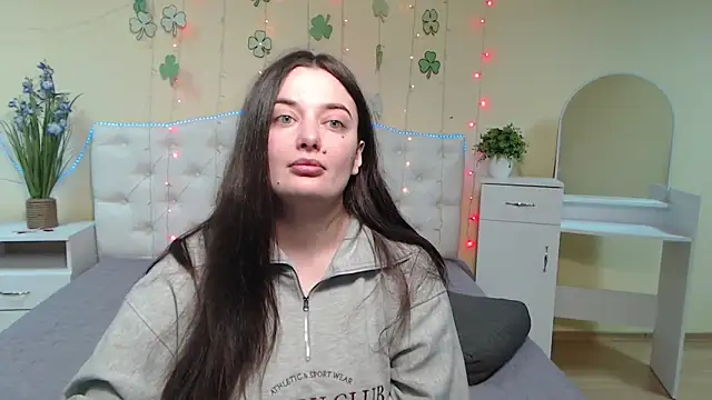 Snapshot of MilanaPrice chatting on March 20, 2025, 12:43 pm MilanaPrice online show from March 20, 2025, 12:43 pm